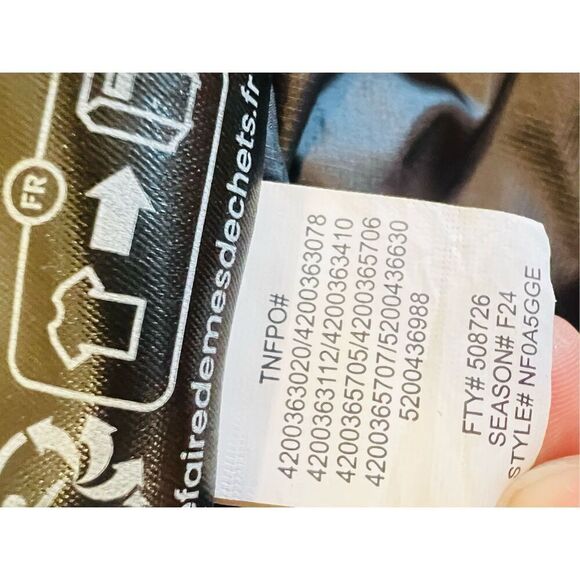 The North Face Women's Black Cream Full Zip Retro Nuptse Short Jacket Large NWOT - Picture 13 of 14